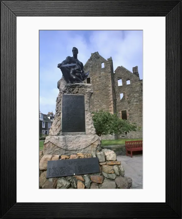 Framed Print : MacLellans Castle and World War I monument Framed Print : MacLellans Castle and World War I monument