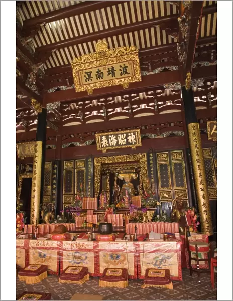 Altar in main prayer hall of Taoist temple