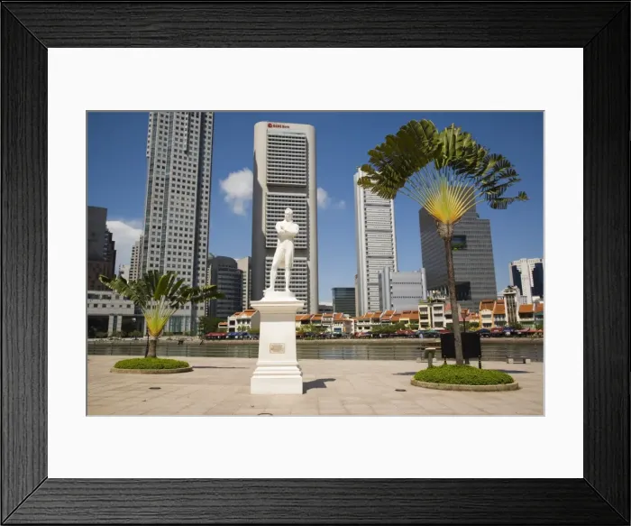 Framed Print : Sir Stamford Raffles statue and travellers palm Framed Print : Sir Stamford Raffles statue and travellers palm