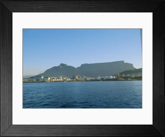 Framed Print : Cape Town with Table Mountain behind Framed Print : Cape Town with Table Mountain behind