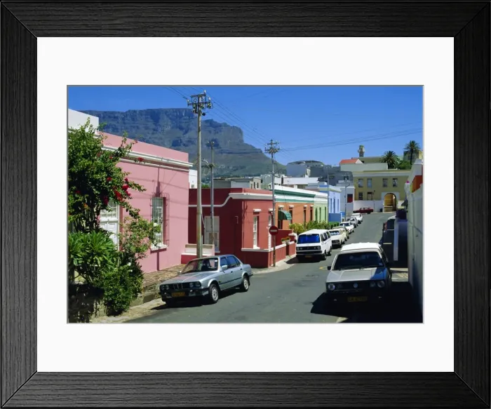 Framed Print : Bo-Kaap district (Malay Quarter) with Table Mountain behind