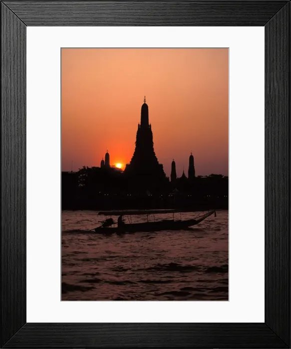 Framed Print : Silhouette of Wat Arun (Temple of the Dawn) Framed Print : Silhouette of Wat Arun (Temple of the Dawn)