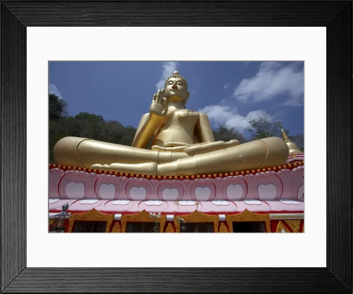 Framed Print : Statue of the Buddha at Wat Thepkachonchit Framed Print : Statue of the Buddha at Wat Thepkachonchit