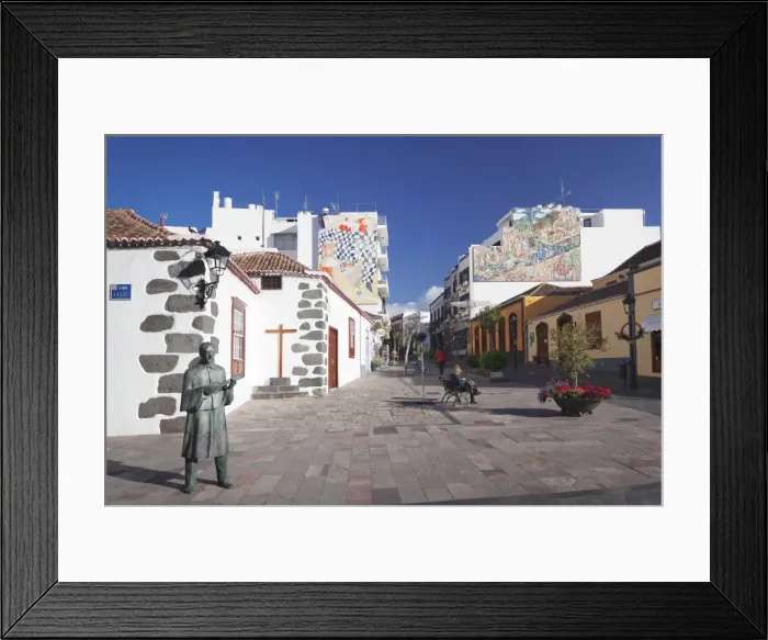 Framed Print : Wall painting, Plaza Espana in the old town of Los Llanos de Adriane, La Palma, Canary Islands Framed Print : Wall painting, Plaza Espana in the old town of Los Llanos de Adriane, La Palma, Canary Islands