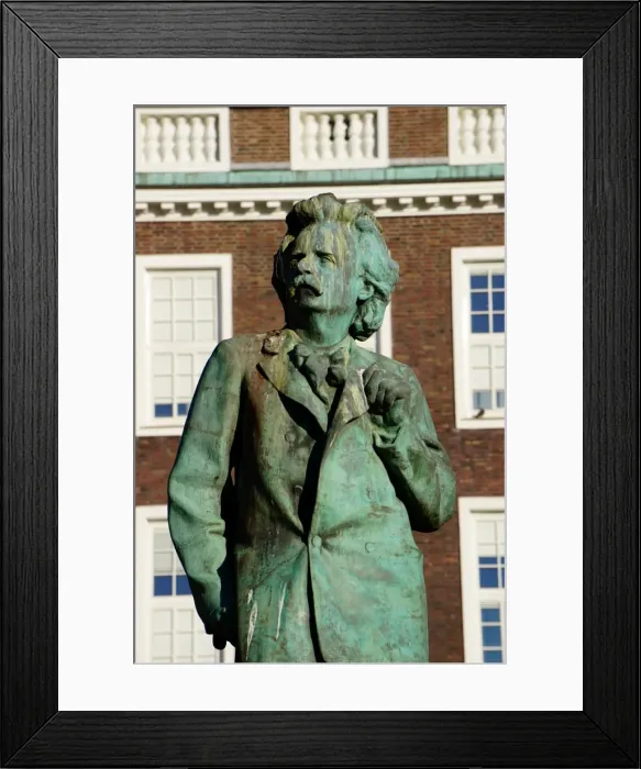Framed Print : Statue of composer Edvard Grieg, Bergen, Hordaland, Norway, Scandinavia, Europe Framed Print : Statue of composer Edvard Grieg, Bergen, Hordaland, Norway, Scandinavia, Europe