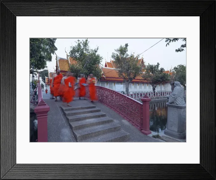 Framed Print : Monks in saffron robes, Wat Benchamabophit (The Marble Temple), Bangkok, Thailand Framed Print : Monks in saffron robes, Wat Benchamabophit (The Marble Temple), Bangkok, Thailand