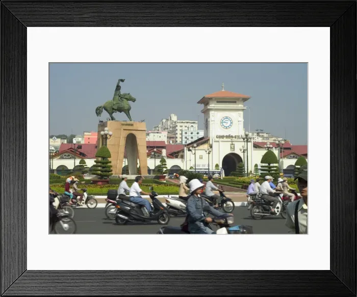 Framed Print : Tran Nguyen Han statue Framed Print : Tran Nguyen Han statue