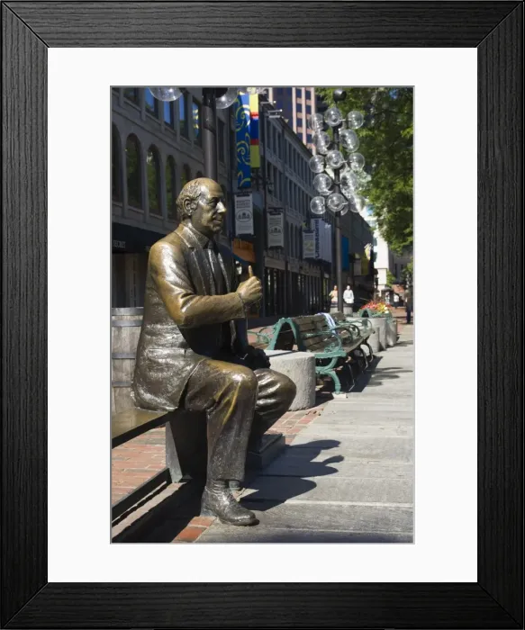 Framed Print : Statue in Quincy Market Framed Print : Statue in Quincy Market
