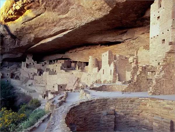 Old cliff dwellings and cliff palace in the Mesa Verde National Park