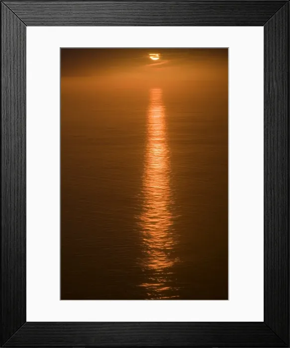 Framed Print : Sunset just off the coast of Oahu Framed Print : Sunset just off the coast of Oahu