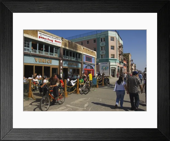 Framed Print : People-watching on Venice Beach promenade Framed Print : People-watching on Venice Beach promenade