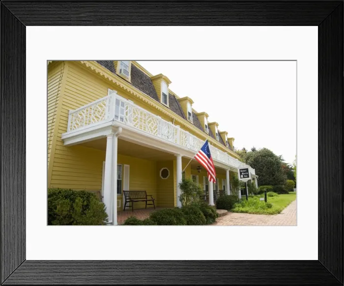 Framed Print : Famous historic Robert Morris Inn Framed Print : Famous historic Robert Morris Inn