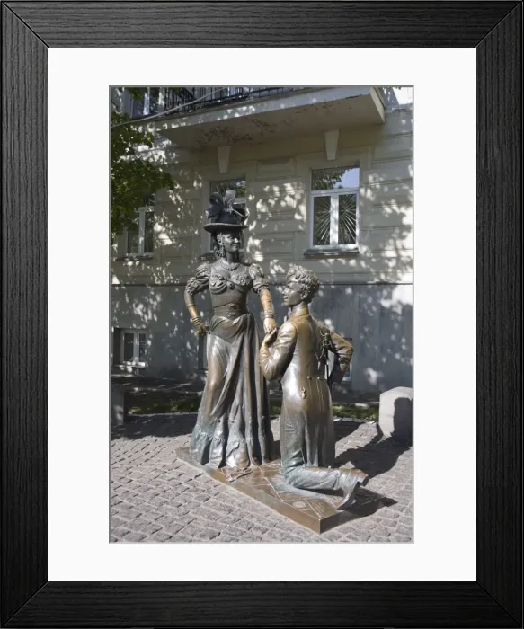 Framed Print : Pronya Prokopovna and Svirid Golohvastov statue depicting Framed Print : Pronya Prokopovna and Svirid Golohvastov statue depicting