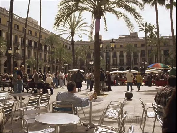 Outdoor cafes in Placa Real