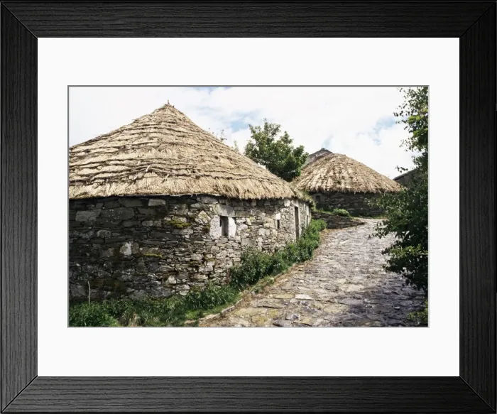 Framed Print : Rounded thatched pallozas of Celtic origin