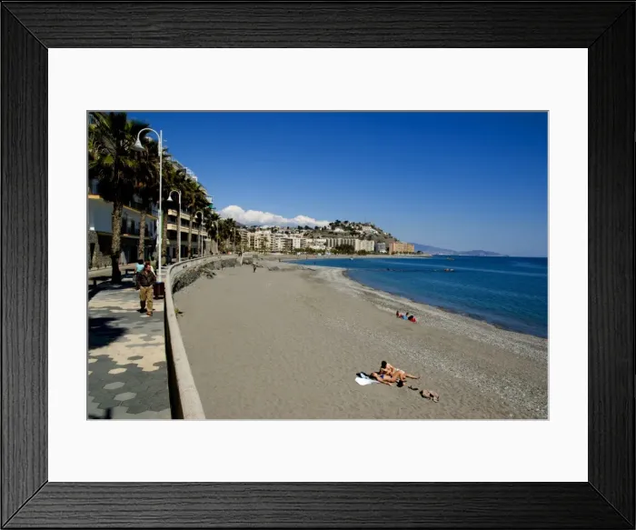 Framed Print : Beach scene Framed Print : Beach scene