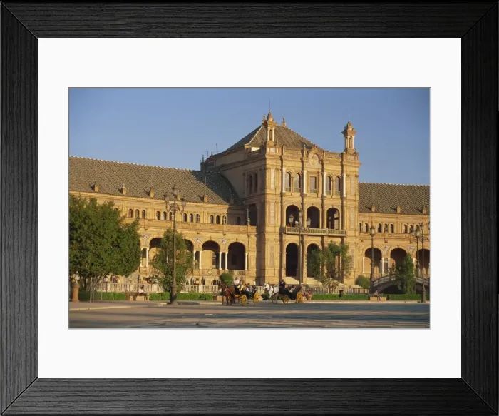 Framed Print : Horse-drawn carraiges and the Palacio Espanol at sunset Framed Print : Horse-drawn carraiges and the Palacio Espanol at sunset