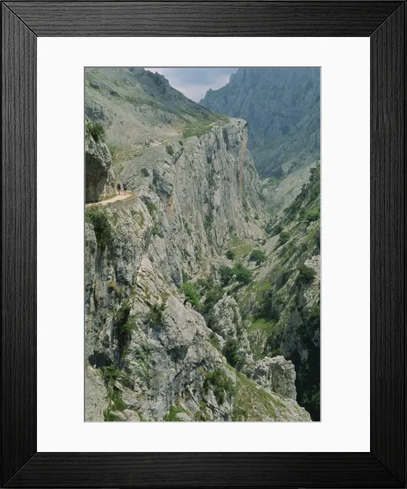Framed Print : Walkers on a narrow mountain road above the Cares Gorge Framed Print : Walkers on a narrow mountain road above the Cares Gorge