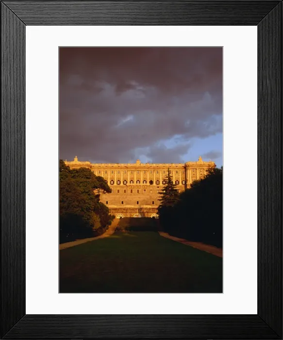 Framed Print : The Royal Palace at dusk Framed Print : The Royal Palace at dusk