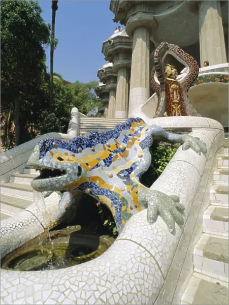 Mozaic lizard sculpture by Gaudi