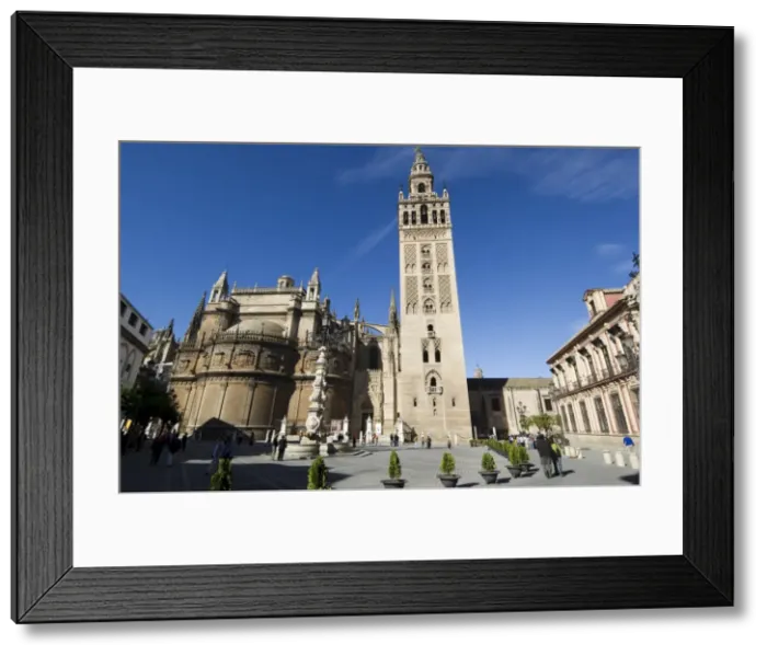 Framed Print : Seville Cathedral and La Giralda Framed Print : Seville Cathedral and La Giralda