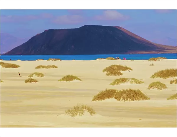 Sandy dunes and Isla de los Lobos in the background