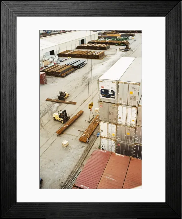 Framed Print : Loading container ships