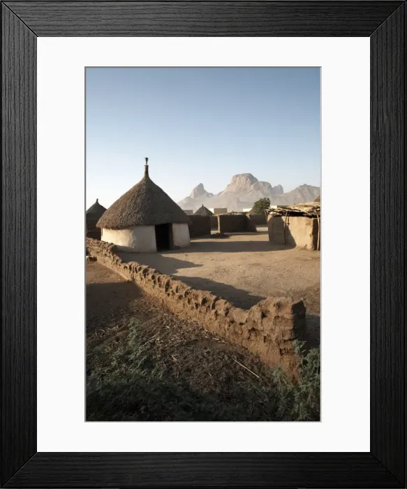 Framed Print : Homes lie in the shadow of Taka Mountain in the town of Kassala Framed Print : Homes lie in the shadow of Taka Mountain in the town of Kassala