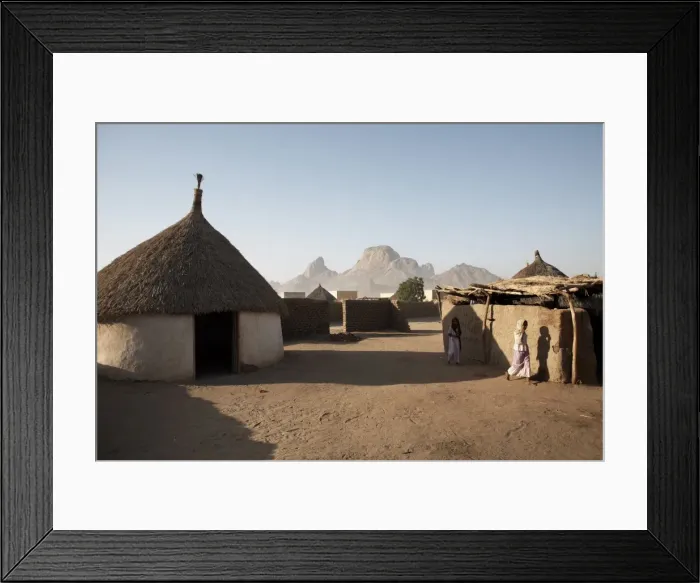 Framed Print : Homes lie in the shadow of Taka Mountain in the town of Kassala Framed Print : Homes lie in the shadow of Taka Mountain in the town of Kassala