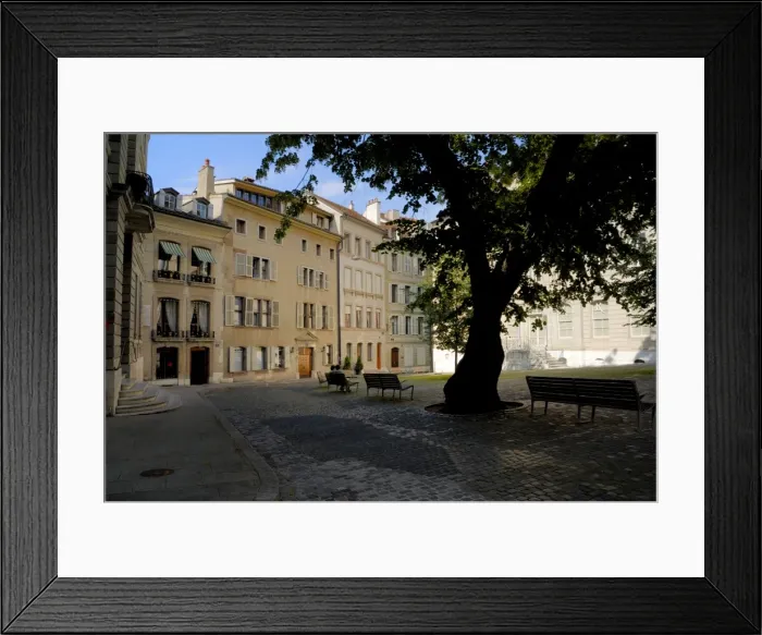 Framed Print : Cour de Saint Pierre Framed Print : Cour de Saint Pierre