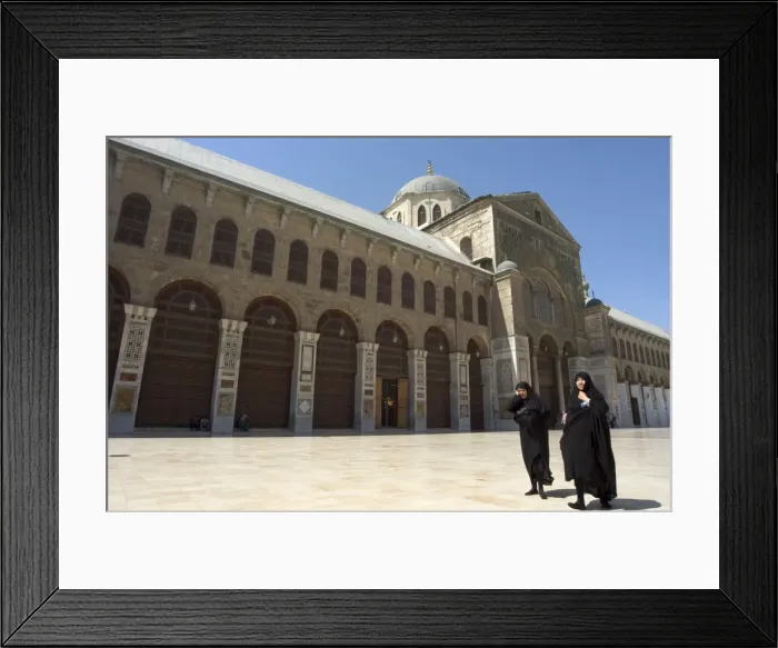 Framed Print : Pilgrims at Umayyad Mosque Framed Print : Pilgrims at Umayyad Mosque