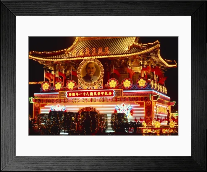 Framed Print : The Gate Monument in Presidential Square illuminated Framed Print : The Gate Monument in Presidential Square illuminated