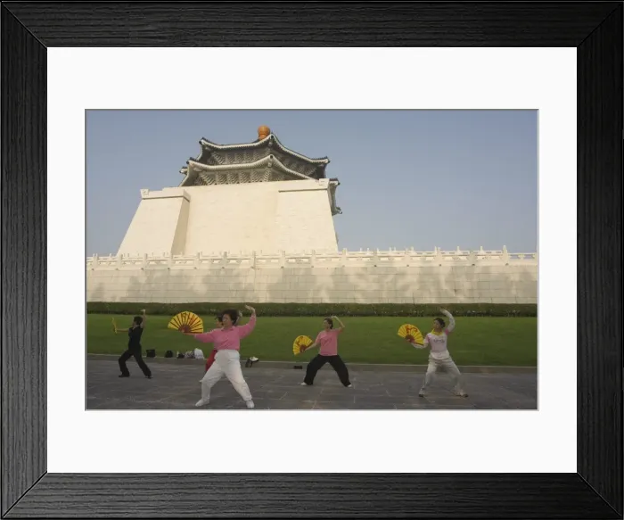 Framed Print : Early morning tai chi exercises Framed Print : Early morning tai chi exercises