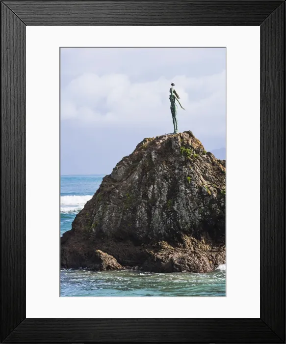 Framed Print : The Lady on the Rock sculpture remembering the Maori women of Mataatua, Whakatane Bay Framed Print : The Lady on the Rock sculpture remembering the Maori women of Mataatua, Whakatane Bay