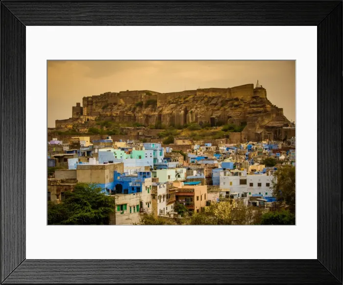Framed Print : Mehrangarh Fort towering over the blue rooftops in Jodhpur, the Blue City, Rajasthan Framed Print : Mehrangarh Fort towering over the blue rooftops in Jodhpur, the Blue City, Rajasthan