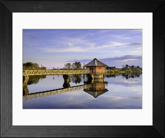 Framed Print : View over Cropston Reservoir and the draw off tower and gantry, Leicestershire, England