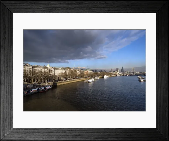 Framed Print : The River Thames looking East from Waterloo Bridge, London, England, United Kingdom Framed Print : The River Thames looking East from Waterloo Bridge, London, England, United Kingdom