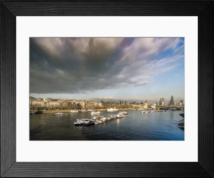 Framed Print : The River Thames looking North East from Waterloo Bridge, London, England, United Kingdom Framed Print : The River Thames looking North East from Waterloo Bridge, London, England, United Kingdom