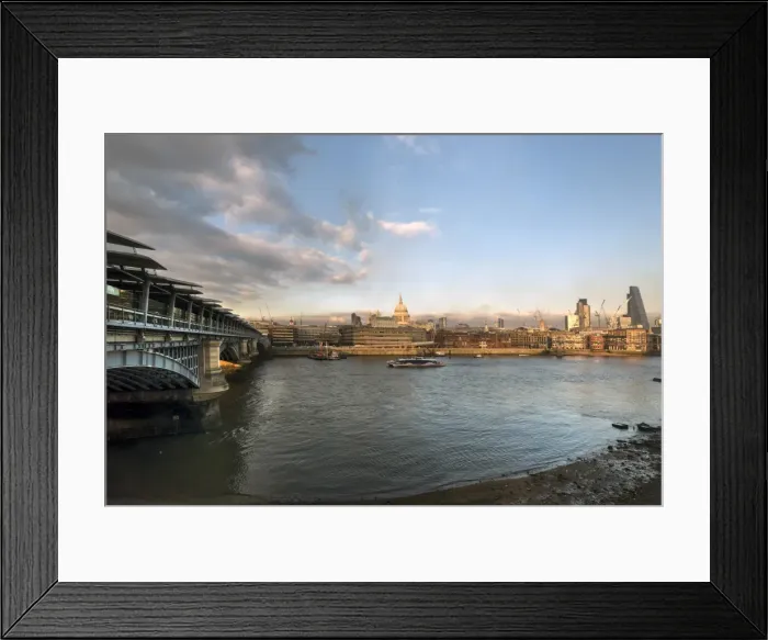Framed Print : The River Thames and St. Pauls Cathedral looking north from the South Bank, London Framed Print : The River Thames and St. Pauls Cathedral looking north from the South Bank, London