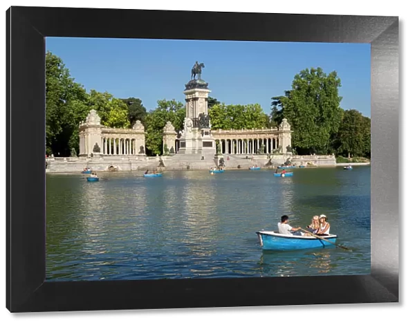 Boating lake, Retiro, Alfonso XII Monument, Madrid, Spain, Europe