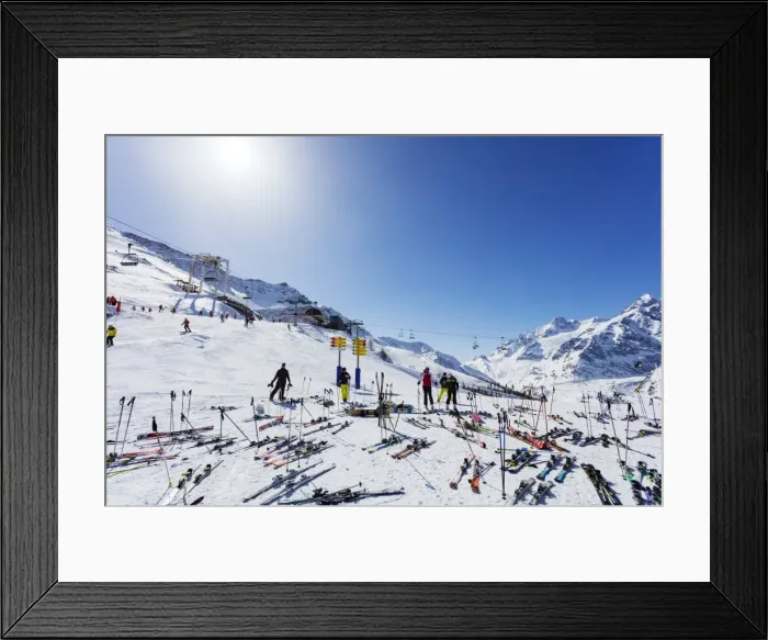 Framed Print : Courmayeur ski resort, Aosta Valley, Italian Alps, Italy, Europe Framed Print : Courmayeur ski resort, Aosta Valley, Italian Alps, Italy, Europe