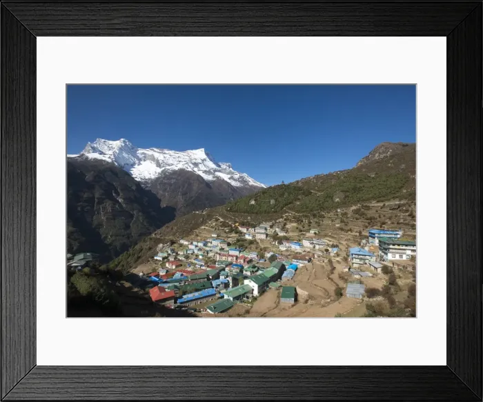 Framed Print : Namche, the main trading centre and tourist hub for the Khumbu (Everest region) with Kongde Ri peak