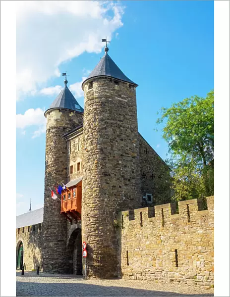 Helpoort, old city gate and towers, Mstricht, Limburg, Netherlands, Europe