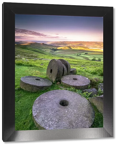 Stanage Edge millstones at sunrise, Peak District National Park, Derbyshire, England