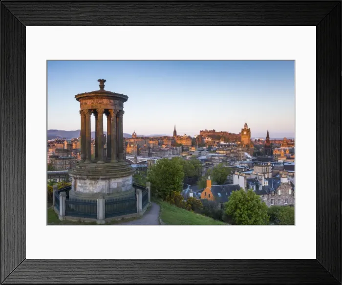 Framed Print : Dawn breaks over the Dugald Stewart Monument overlooking the city of Edinburgh, Lothian Framed Print : Dawn breaks over the Dugald Stewart Monument overlooking the city of Edinburgh, Lothian