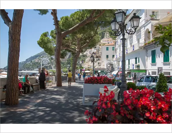 Promenade, Amalfi, Costiera Amalfitana (Amalfi Coast), UNESCO World Heritage Site