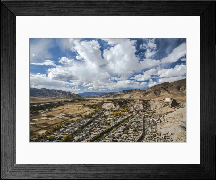Framed Print : Overview of Kumbum in Gyantse, Tibet, China, Asia Framed Print : Overview of Kumbum in Gyantse, Tibet, China, Asia