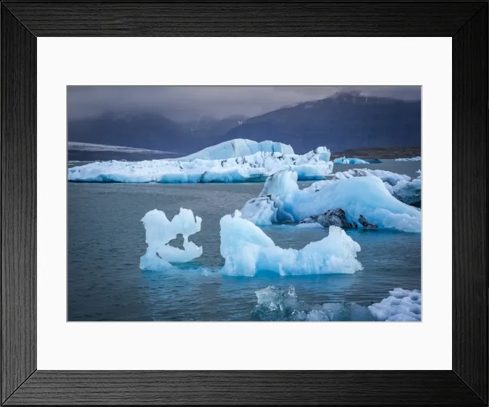 Framed Print : Icebergs floating in the Glacier Lagoon beneath Breidamerkurjokull glacier, Jokulsarlon