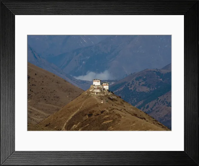 Framed Print : Lingzhi Dzong, a spectacular site on the Laya-Gasa trek, Thimpu District, Bhutan, Asia