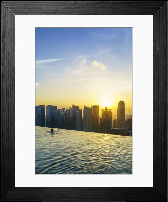 Framed Print : Infinity pool on the roof of the Marina Bay Sands Hotel with spectacular views over Framed Print : Infinity pool on the roof of the Marina Bay Sands Hotel with spectacular views over
